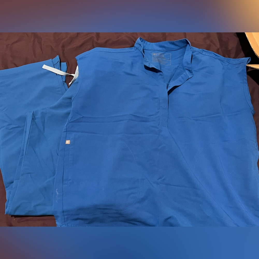 Large Kade Pants,Medium Rafael Top Royal Blue Figs